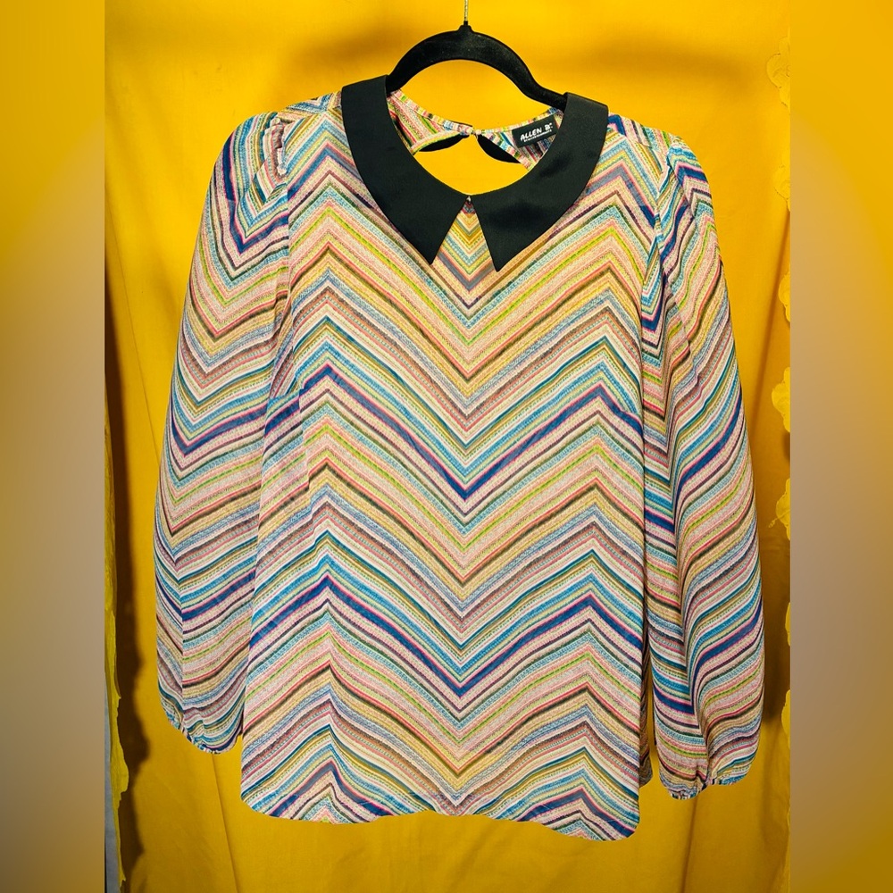 Shear chevron print blouse with black collar